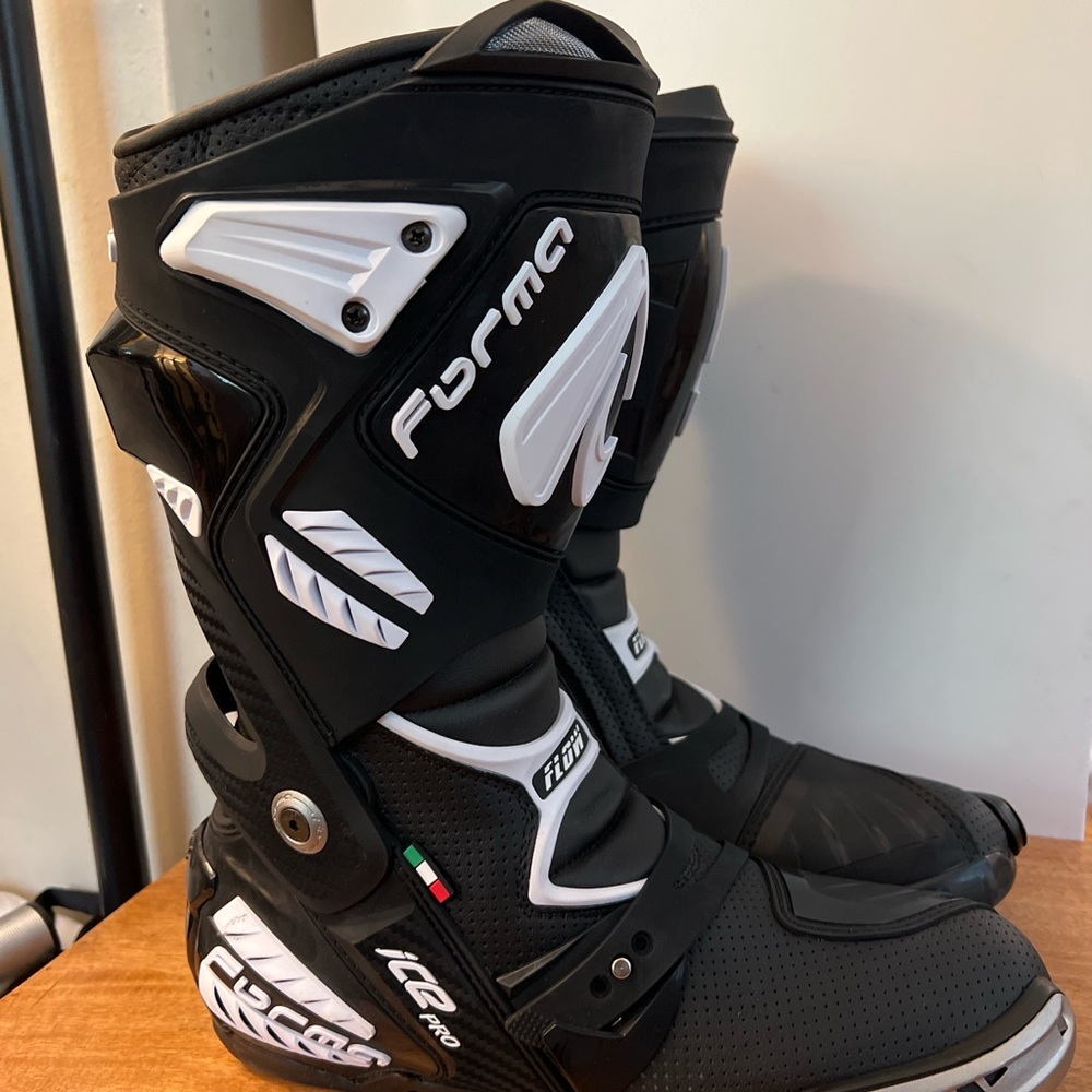 Forma Ice Pro Flow Motorcycle Boots - Black - Men’s 11 (EU 45). NWB